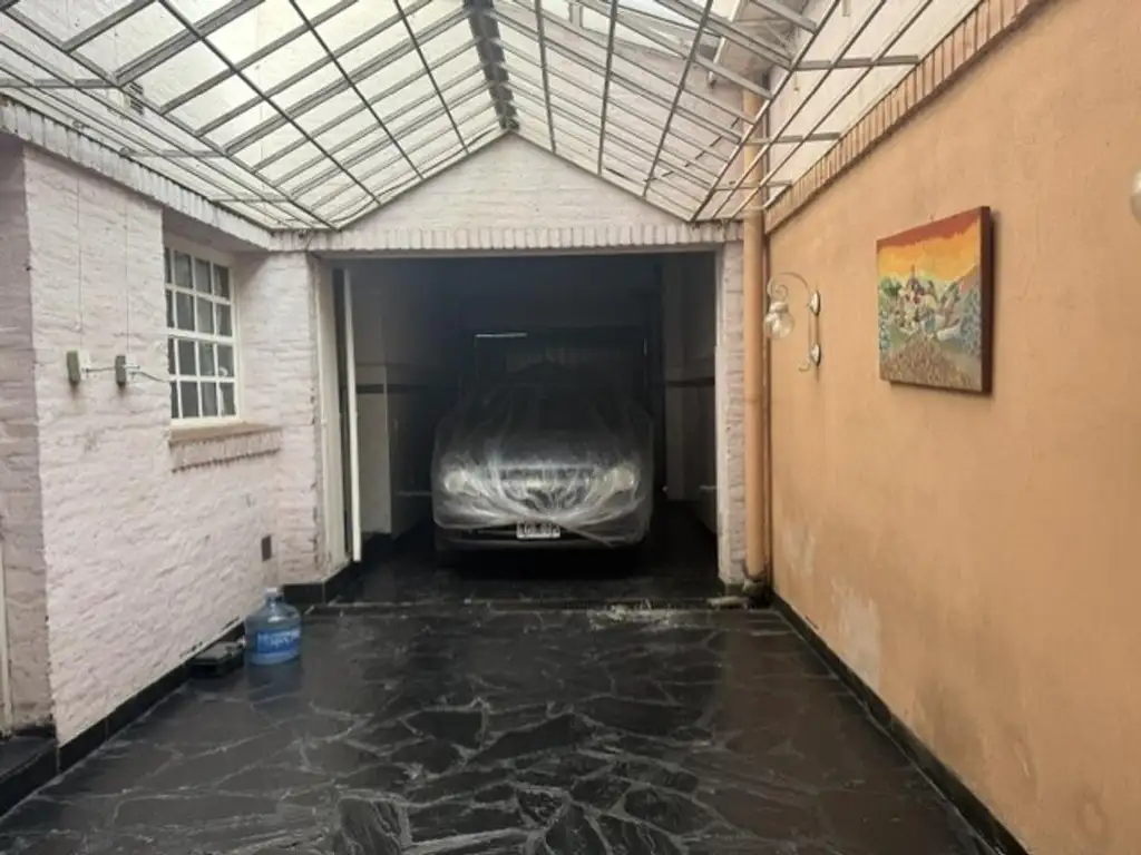 Foto de Casa de 5 Ambientes en 3 Plantas con Jardín y Garage, imagen 2