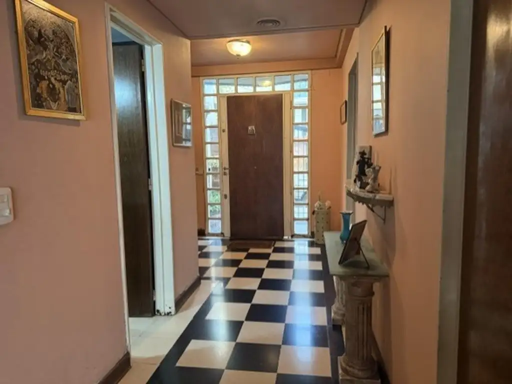 Foto de Casa de 5 Ambientes en 3 Plantas con Jardín y Garage, imagen 5