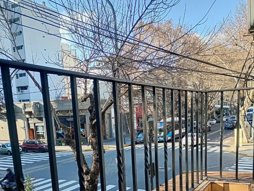 Foto de DPTO TIPO PH CON BALCÓN AL FRENTE Y TERRAZA 1°P p/esc, imagen 4