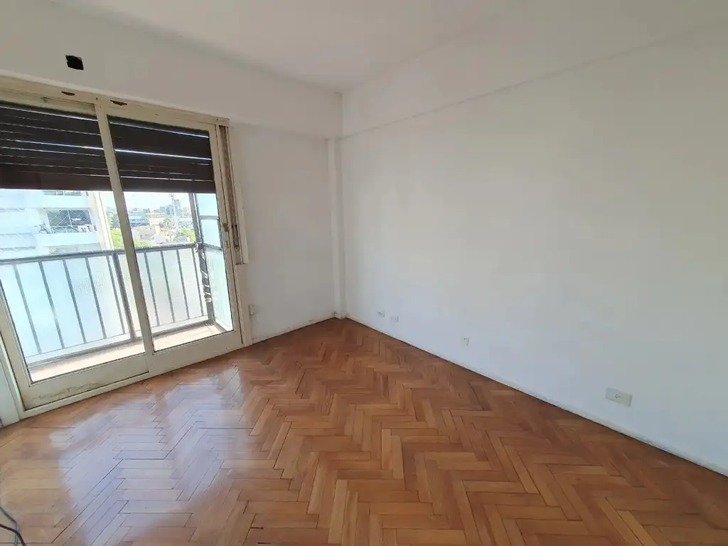 Foto de Excelente 4 ambientes al frente con balcón muy luminoso!!! 90 mts, imagen 1