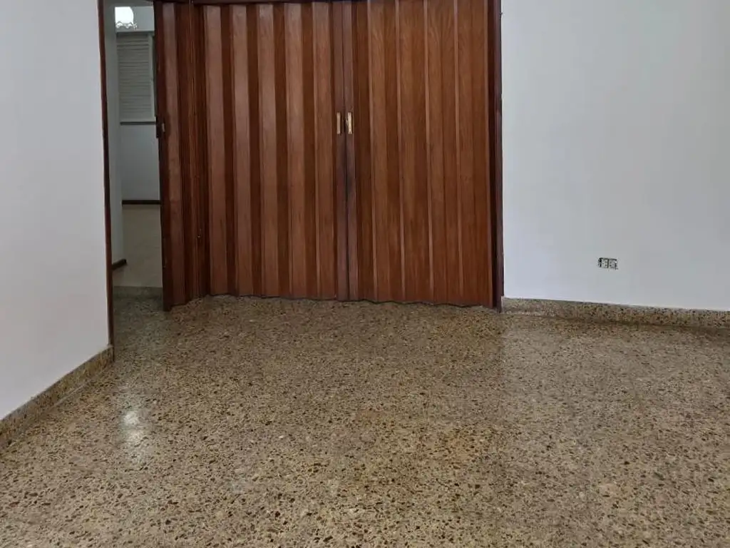 Foto de ALQUILO CASA DOS DORM. C GARAGE MONTEVIDEO 3600, imagen 1