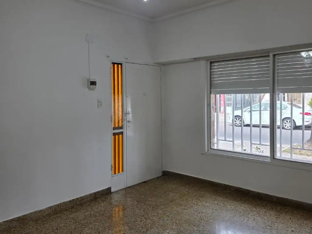 Foto de ALQUILO CASA DOS DORM. C GARAGE MONTEVIDEO 3600, imagen 3