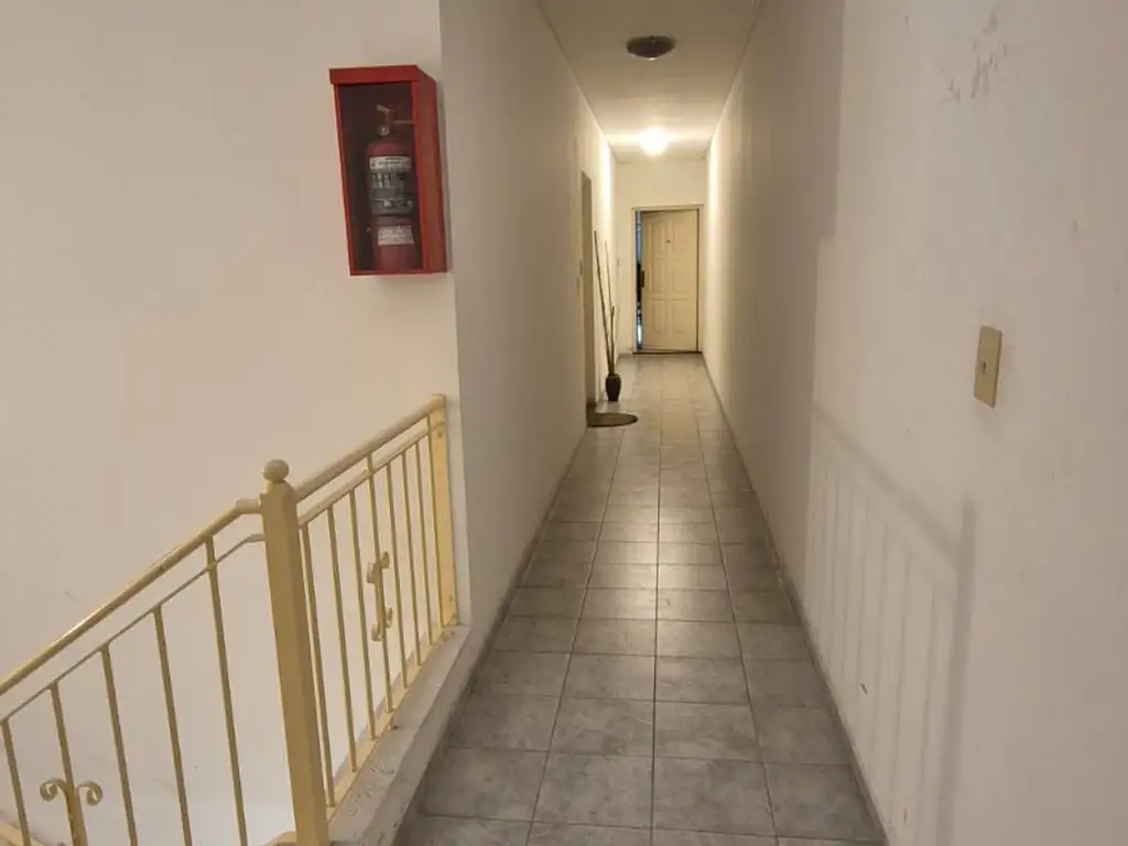 Foto de 4 AMB AL FRENTE CON BALCON Y PEQUEÑO PATIO - 25 AÑOS DE CONSTRUIDO !, imagen 1
