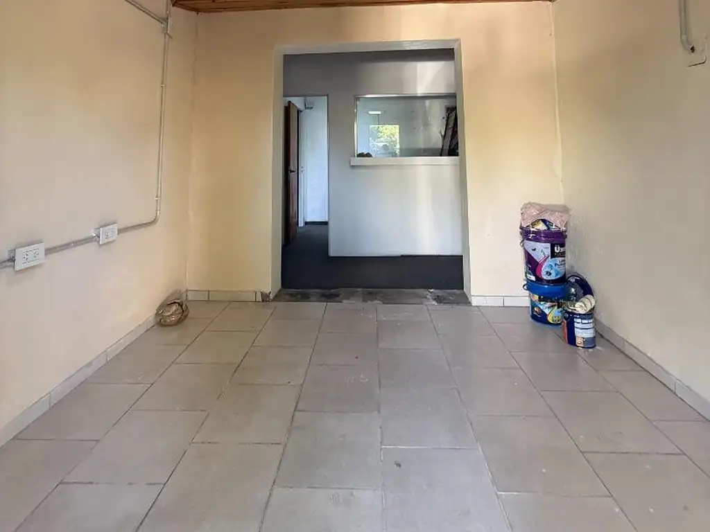 Foto de Local comercial con depósito a una cuadra de Av. 9 de Julio, imagen 3