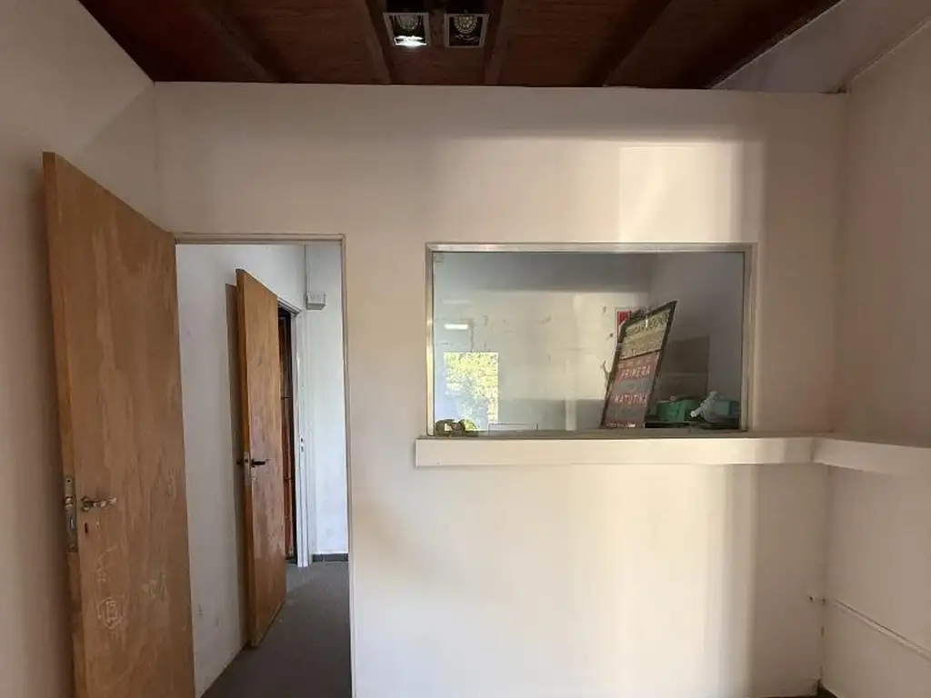 Foto de Local comercial con depósito a una cuadra de Av. 9 de Julio, imagen 4