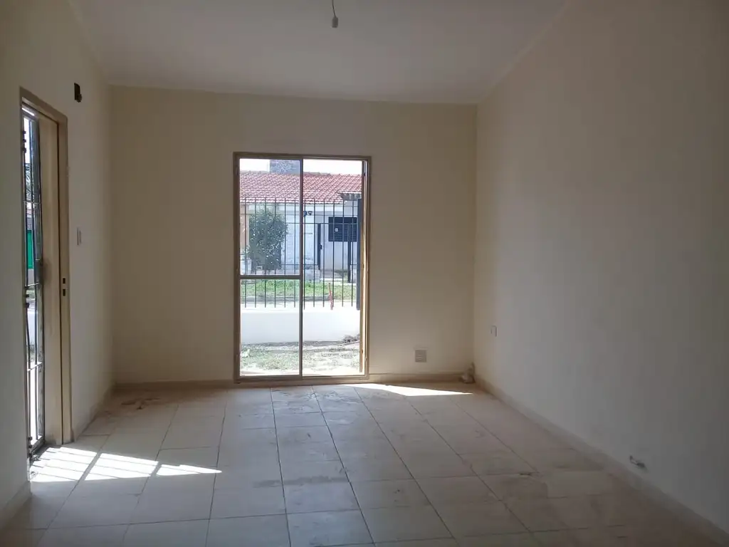 Foto de Casa en Venta 2 Dormitorios Patio Amplio y Ingreso Para Vehiculo B 20, imagen 3