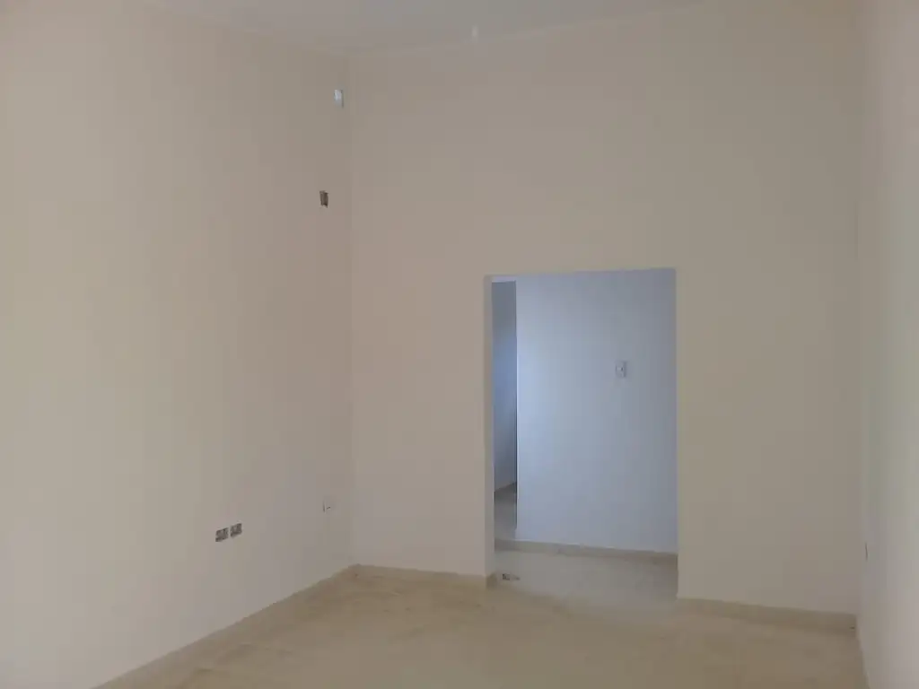 Foto de Casa en Venta 2 Dormitorios Patio Amplio y Ingreso Para Vehiculo B 20, imagen 2