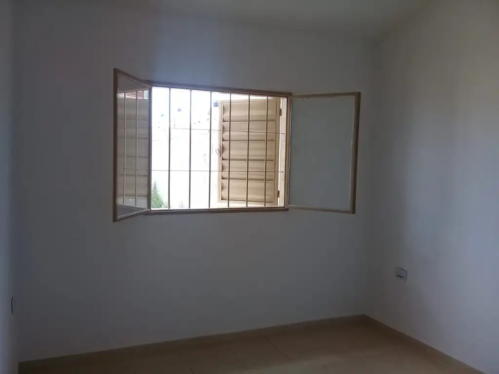 Foto de Casa en Venta 2 Dormitorios Patio Amplio y Ingreso Para Vehiculo B 20, imagen 5