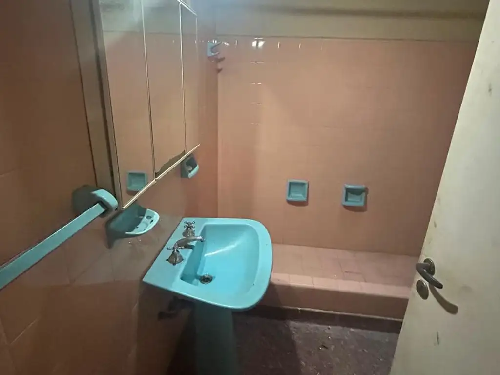 Foto de Casa 3 ambientes sobre lote propio con parque Isidro casanova, imagen 2