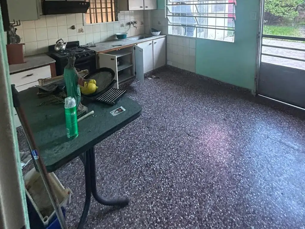 Foto de Casa 3 ambientes sobre lote propio con parque Isidro casanova, imagen 4