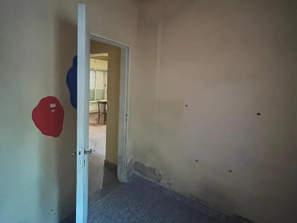 Foto de Casa 3 ambientes sobre lote propio con parque Isidro casanova, imagen 5