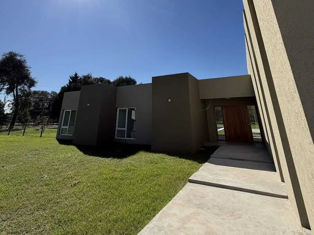 Foto de Casa en Venta en Luján, G.B.A. Zona Oeste, Argentina, imagen 2