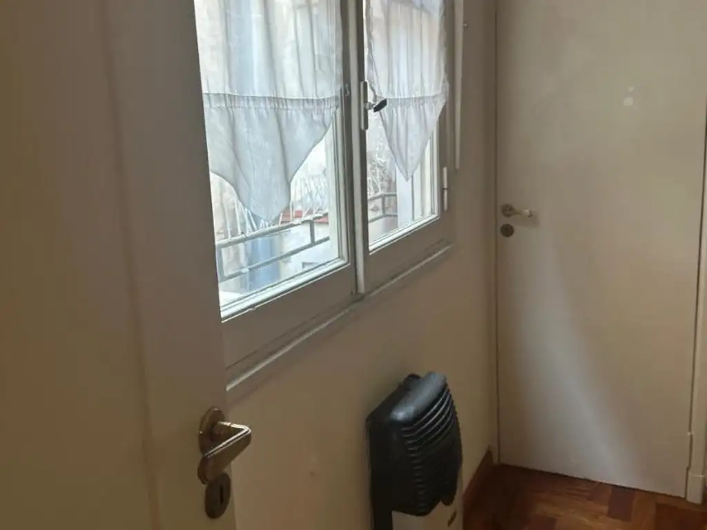 Foto de VENTA DE 3 AMBIENTES EN RECOLETA CON PATIECITO 7 PISO, imagen 2
