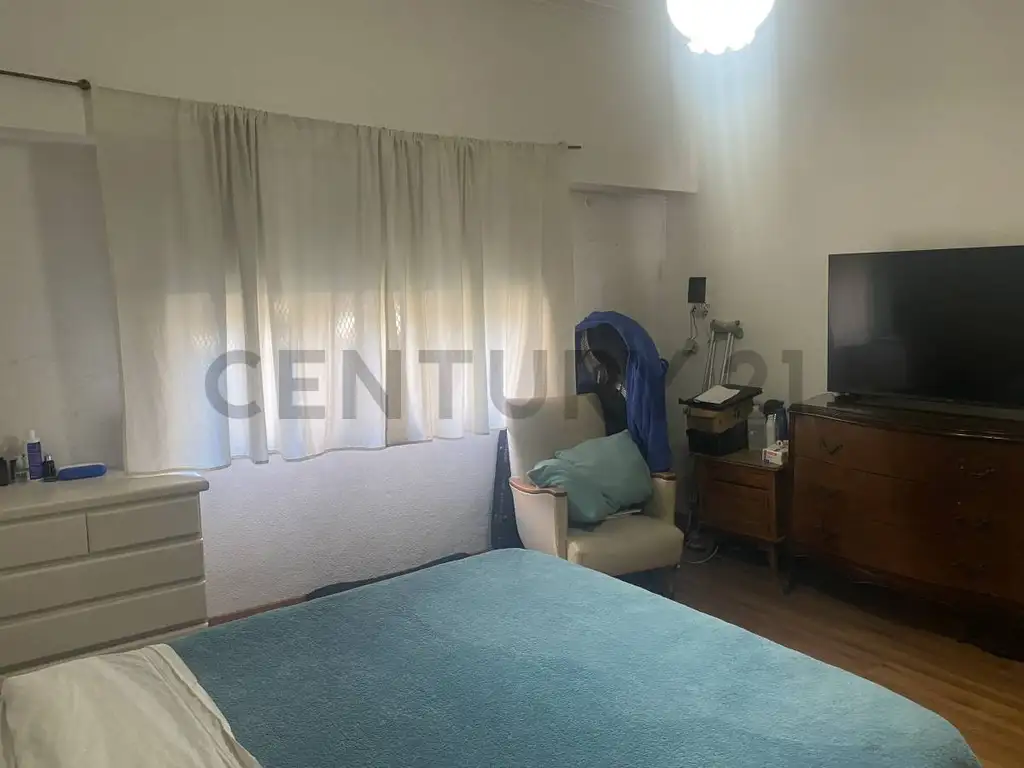 Foto de 25 Y 43 - VENTA CASA 3 DORMITORIOS COCHERA Y PATIO, imagen 3