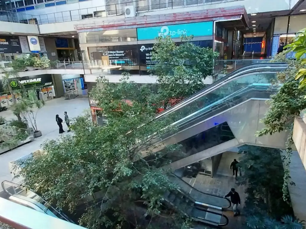 Foto de OPORTUNIDAD!! LOCAL CON BAÑO Y ENTRE PISO EN GALERIA JARDIN, imagen 3