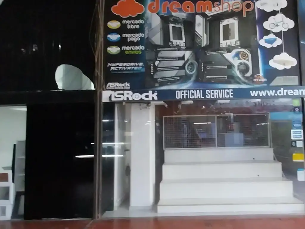 Foto de OPORTUNIDAD!! LOCAL CON BAÑO Y ENTRE PISO EN GALERIA JARDIN, imagen 2