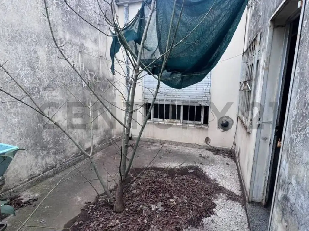 Foto de 29 y 60 - PH A REFACCIONAR DE UN DORMITORIO, imagen 5