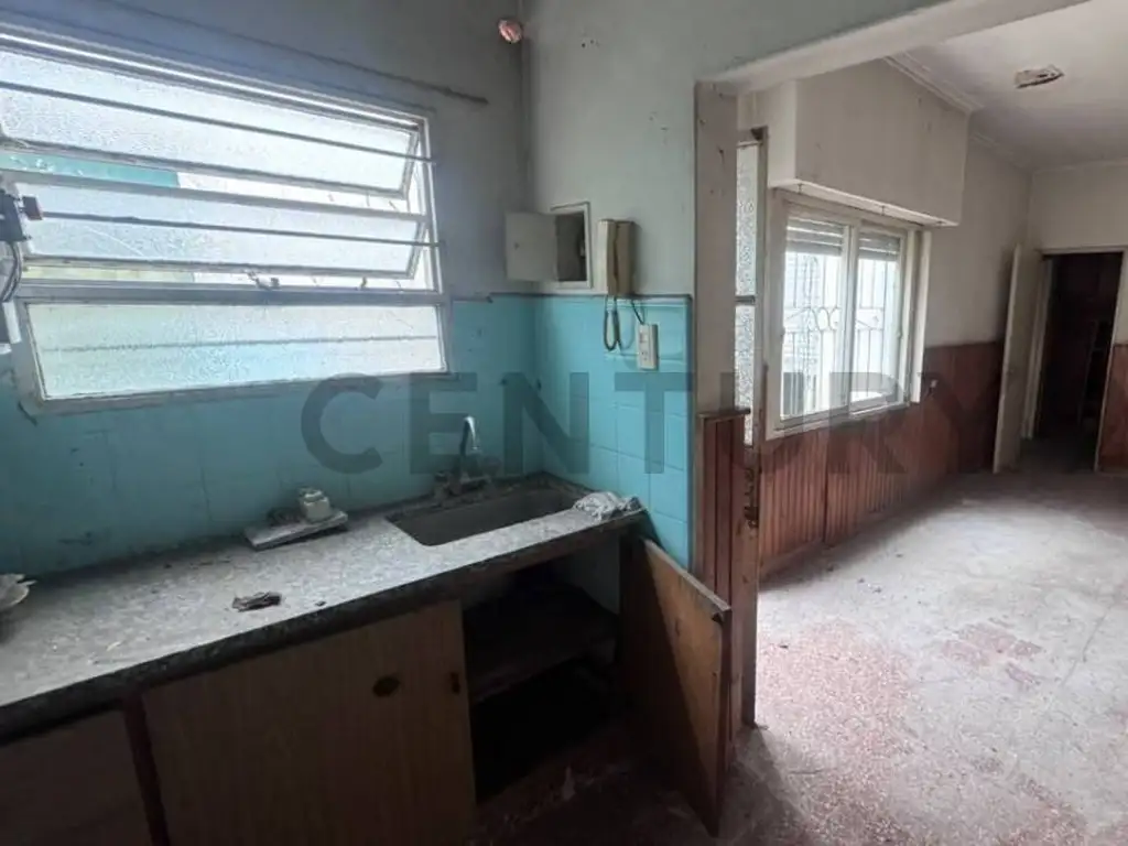 Foto de 29 y 60 - PH A REFACCIONAR DE UN DORMITORIO, imagen 3