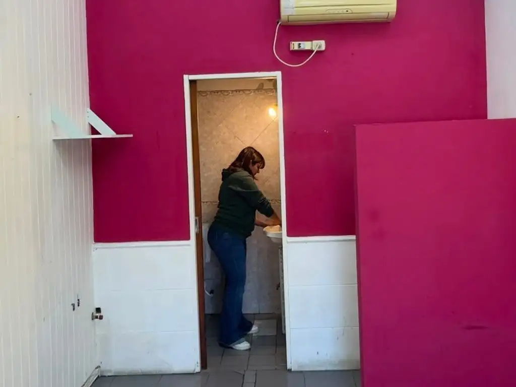 Foto de Local comercial en alquiler ubicado en Villa Ballester, imagen 2
