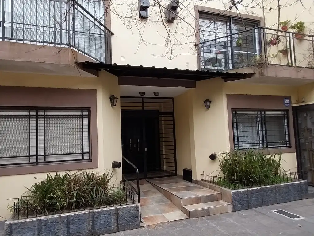 Foto de 2 y 1/2 Amb en PB al frente con Jardín, Excelente estado, imagen 3