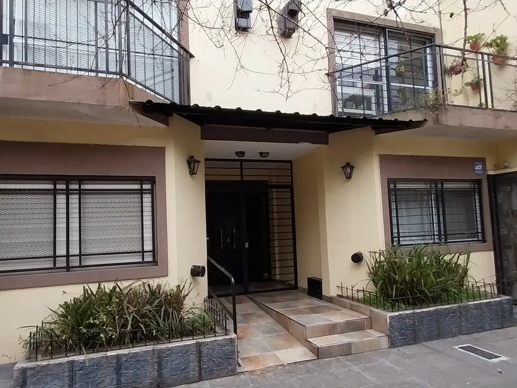 Foto de 2 y 1/2 Amb en PB al frente con Jardín, Excelente estado, imagen 1