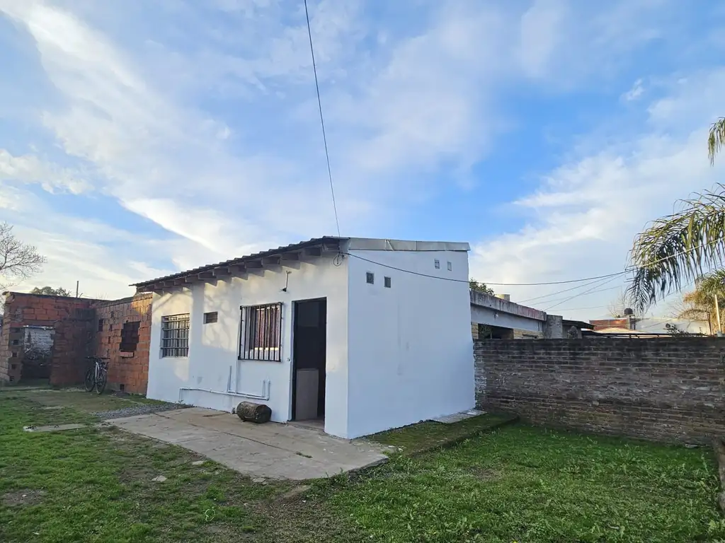 Foto de ALQUILER DOS AMBIENTES DISPONIBLE, A 100 METROS DE AV GRAHAM BELL CON, imagen 1