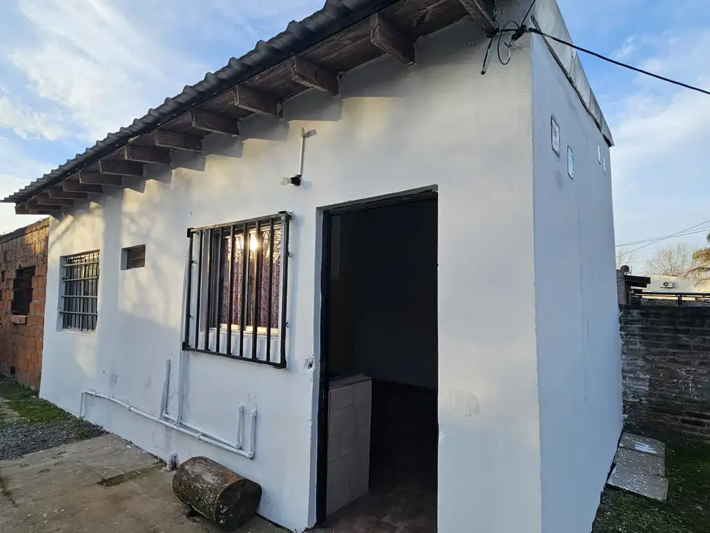 Foto de ALQUILER DOS AMBIENTES DISPONIBLE, A 100 METROS DE AV GRAHAM BELL CON, imagen 3