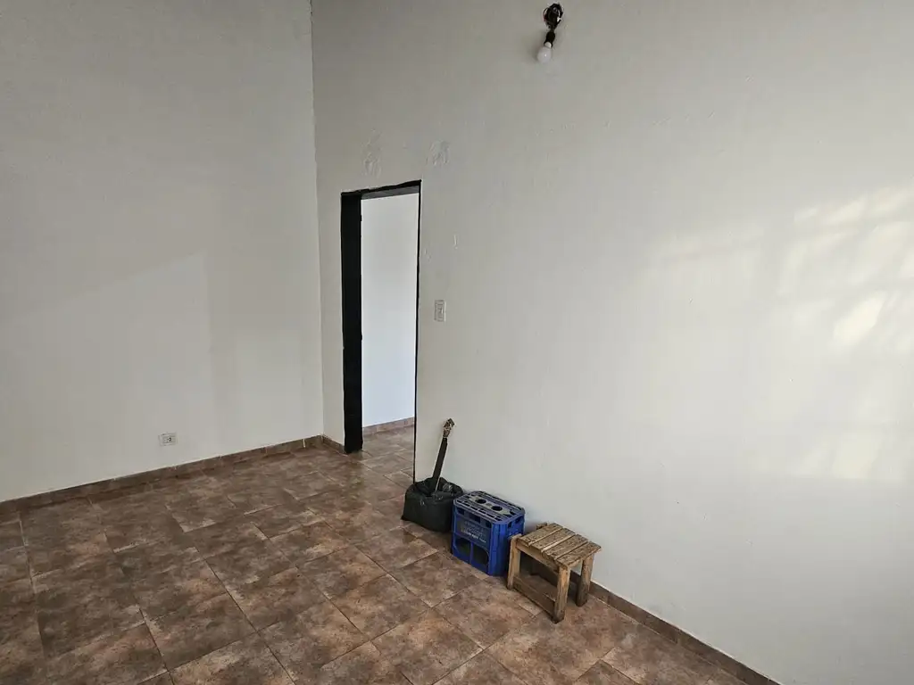 Foto de ALQUILER DOS AMBIENTES DISPONIBLE, A 100 METROS DE AV GRAHAM BELL CON, imagen 2