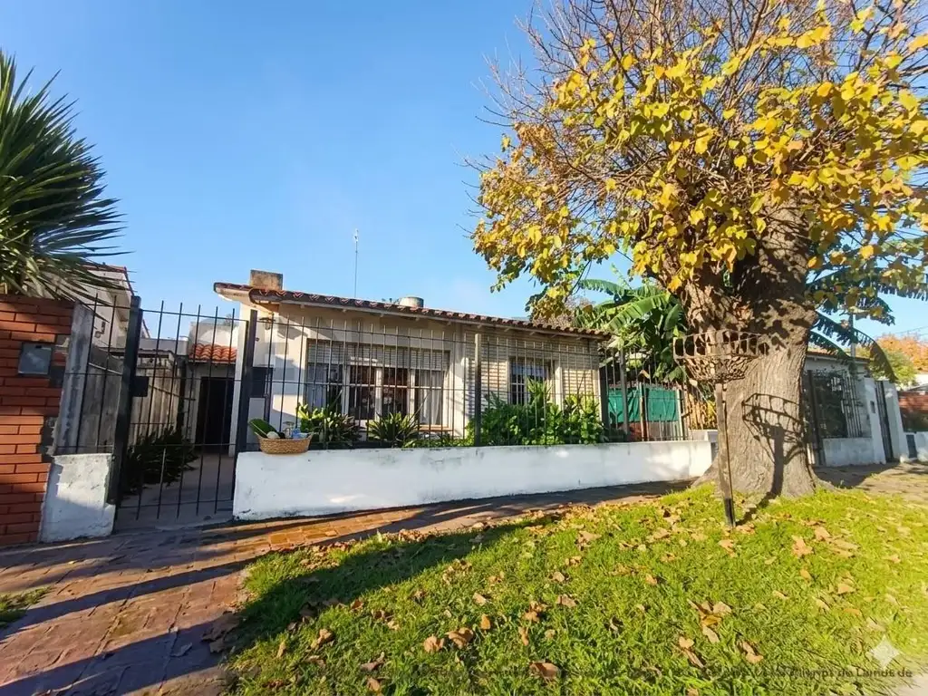 Foto de Chalet 4 AMBIENTES - patio cochera triple, imagen 1