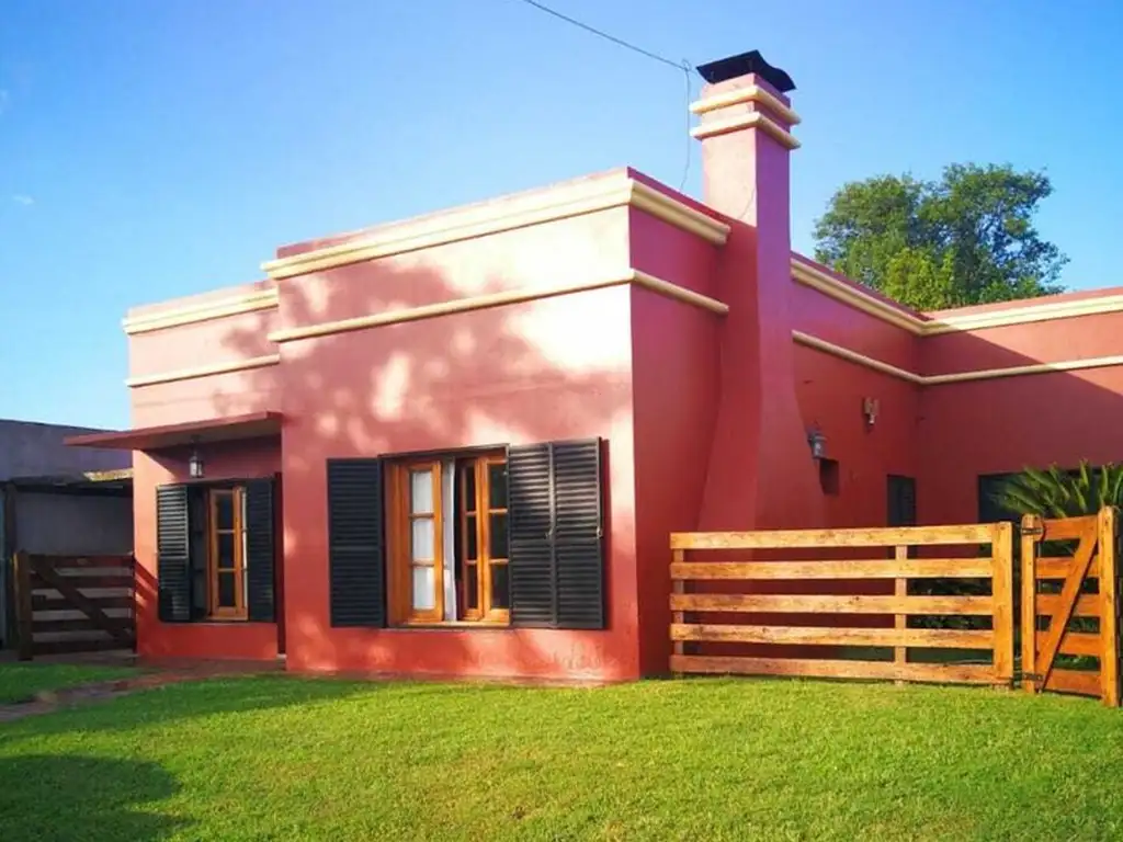 Foto de Casa en Venta en Roque Perez, imagen 1
