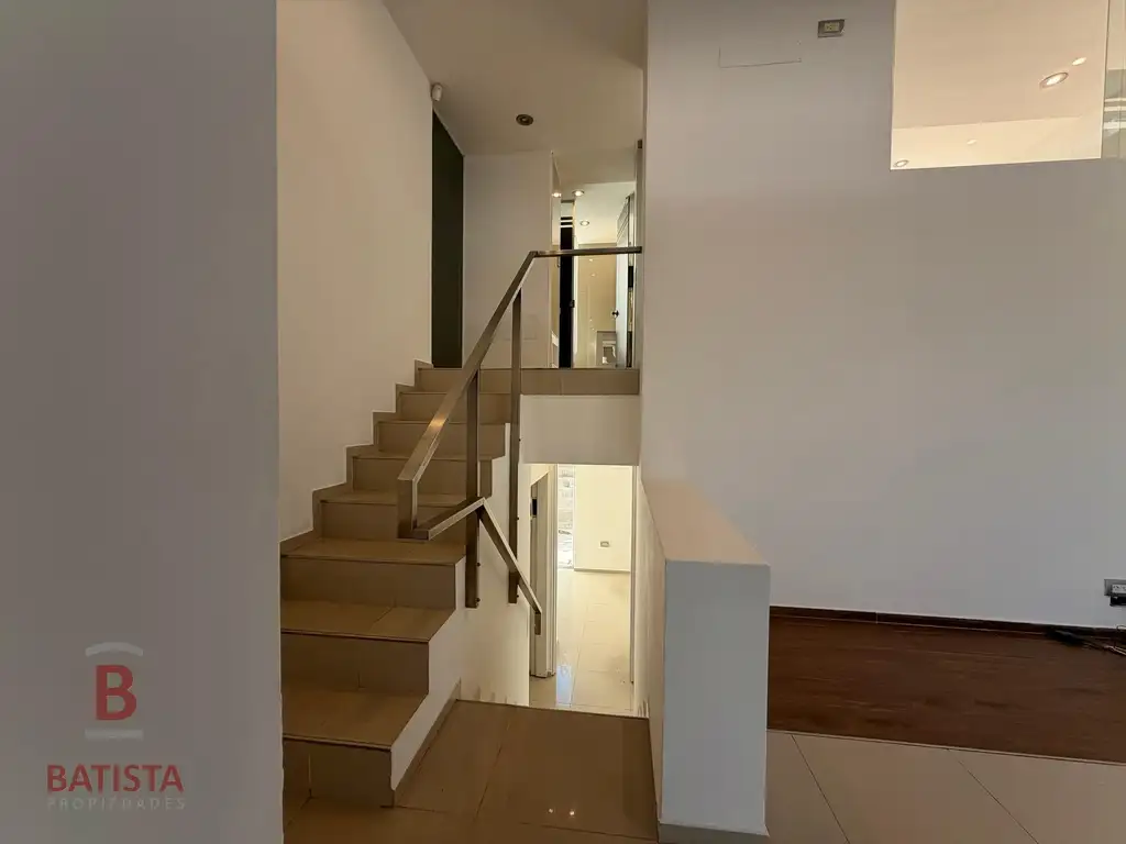Foto de ¡VENDE! Oficina/Local comercial en calle 41 e/ 13 y 14 - Excelente, imagen 3