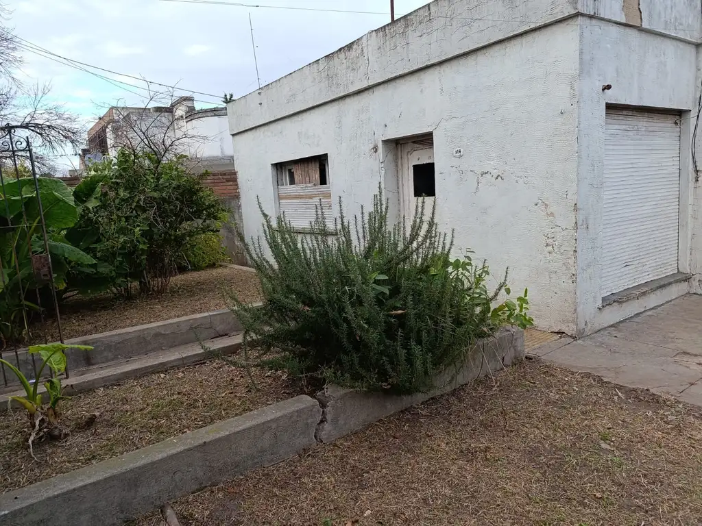 Foto de CASA CON TERRENO RIVADAVIA ESQUINA 25 DE MAYO, imagen 1