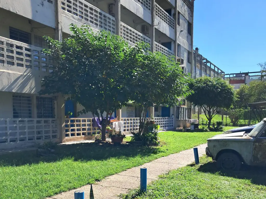 Foto de DEPARTAMENTO 3 AMBIENTE 34 M2- ASFALTO Y LINEAS DE COLECTIVOS PASAN POR, imagen 1