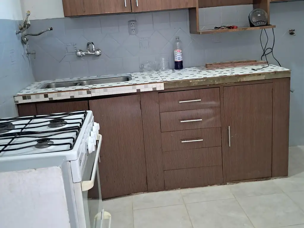 Foto de DEPARTAMENTO 3 AMBIENTE 34 M2- ASFALTO Y LINEAS DE COLECTIVOS PASAN POR, imagen 4