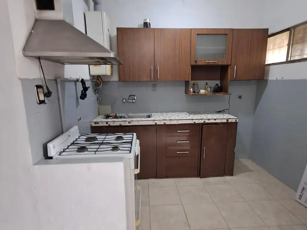 Foto de DEPARTAMENTO 3 AMBIENTE 34 M2- ASFALTO Y LINEAS DE COLECTIVOS PASAN POR, imagen 3