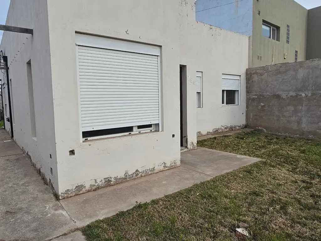 Foto de Casa en venta c/ cochera en Rivadavia, imagen 2