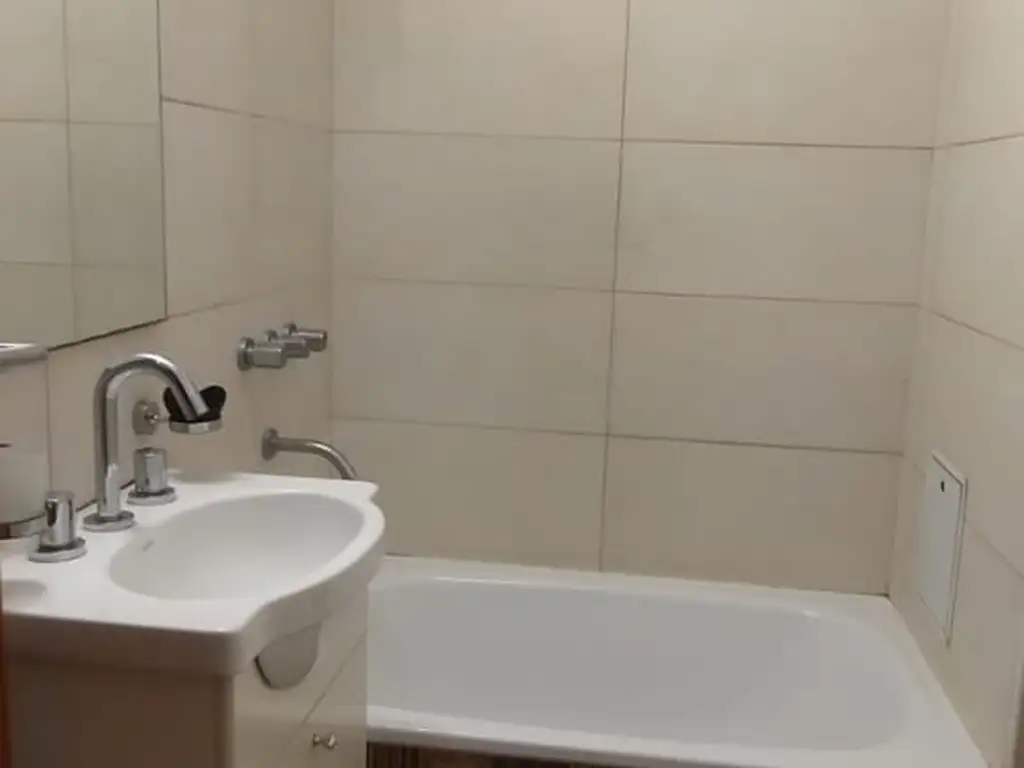Foto de DEPARTAMENTO DUPLEX A METROS DE aV. PELLEGRINI, imagen 4