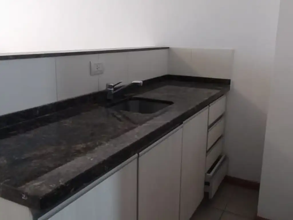 Foto de DEPARTAMENTO DUPLEX A METROS DE aV. PELLEGRINI, imagen 1