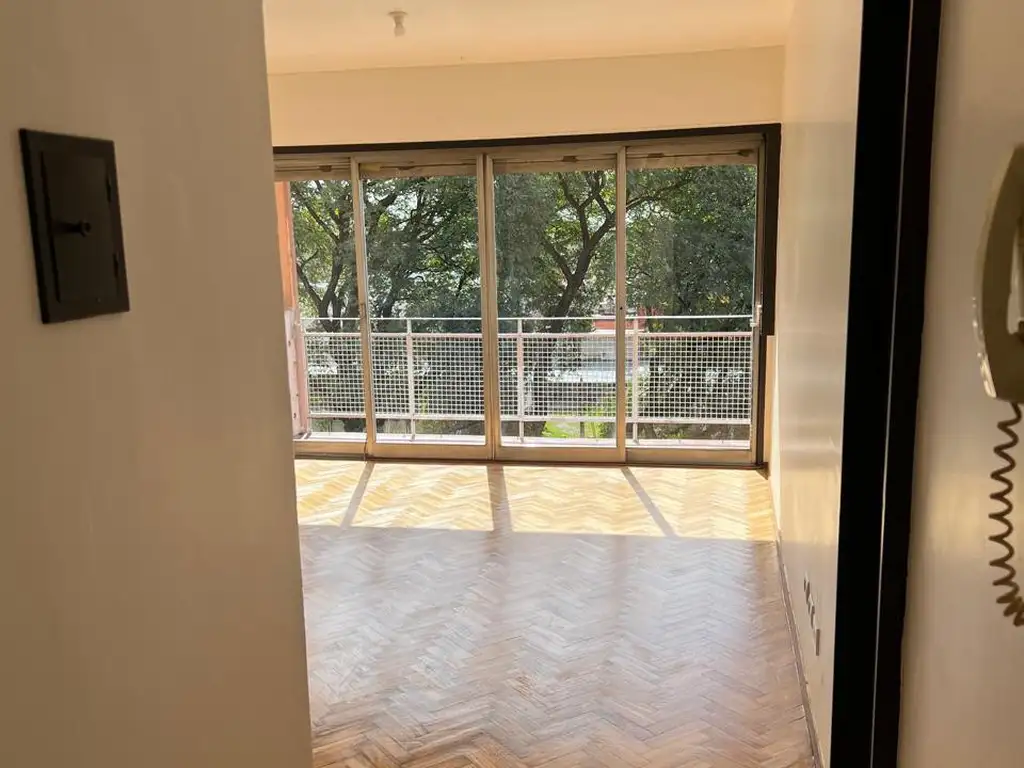 Foto de 3 AMB/FRENTE/BALCON SOBRE AV. RIVADAVIA, imagen 1
