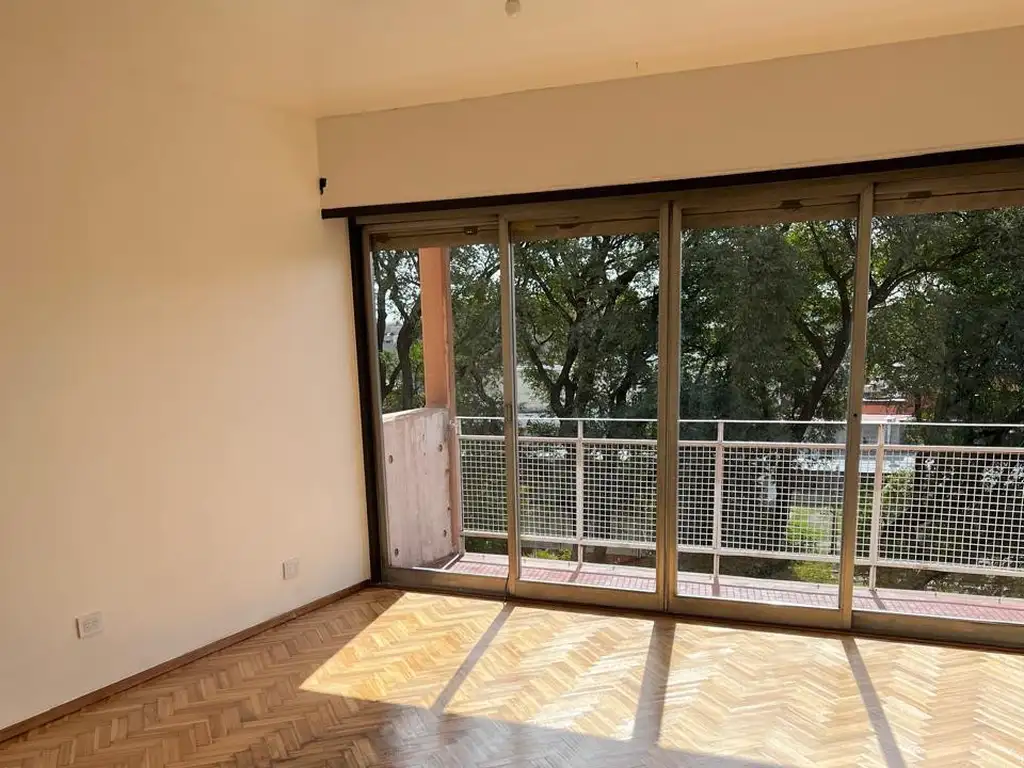 Foto de 3 AMB/FRENTE/BALCON SOBRE AV. RIVADAVIA, imagen 2