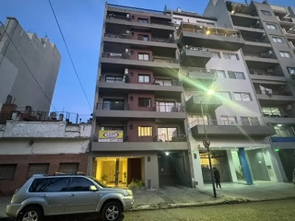 Foto de IMPECABLE SEMIPISO DE 2 AMB. CON BALCÓN AL FRENTE Y DORMITORIO AL, imagen 4