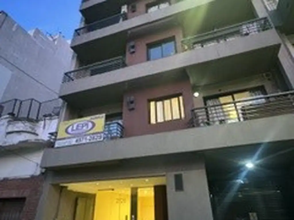 Foto de IMPECABLE SEMIPISO DE 2 AMB. CON BALCÓN AL FRENTE Y DORMITORIO AL, imagen 5