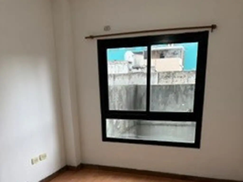Foto de IMPECABLE SEMIPISO DE 2 AMB. CON BALCÓN AL FRENTE Y DORMITORIO AL, imagen 2