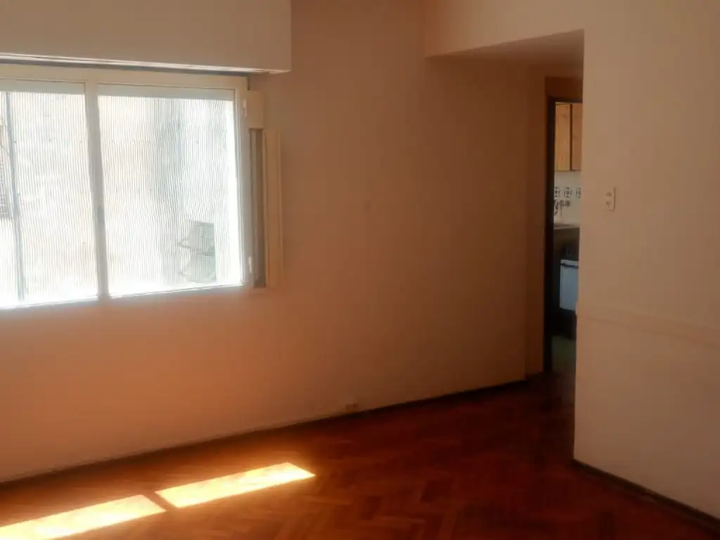 Foto de ALQUILER UN AMBIENTE FLORESTA, imagen 2