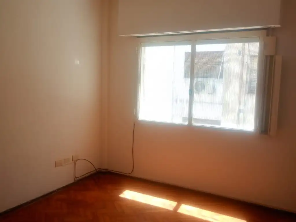 Foto de ALQUILER UN AMBIENTE FLORESTA, imagen 5