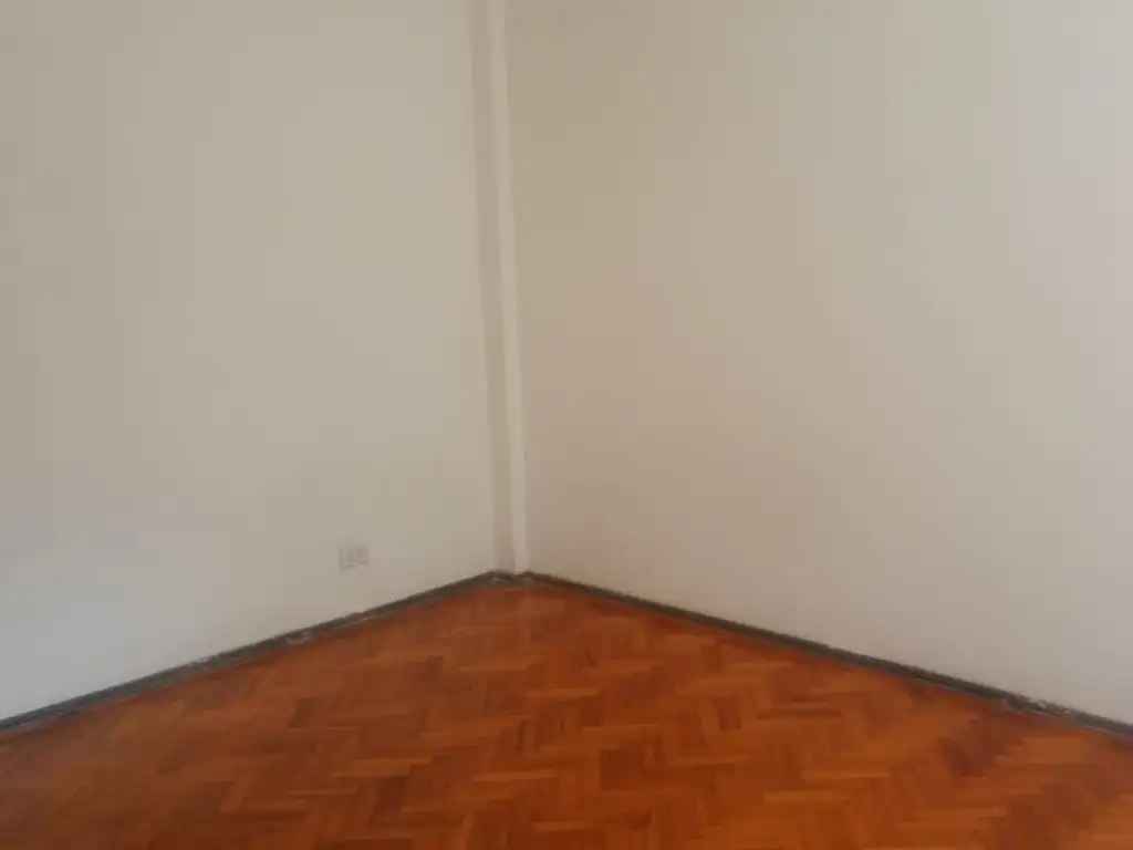 Foto de ALQUILER UN AMBIENTE FLORESTA, imagen 3