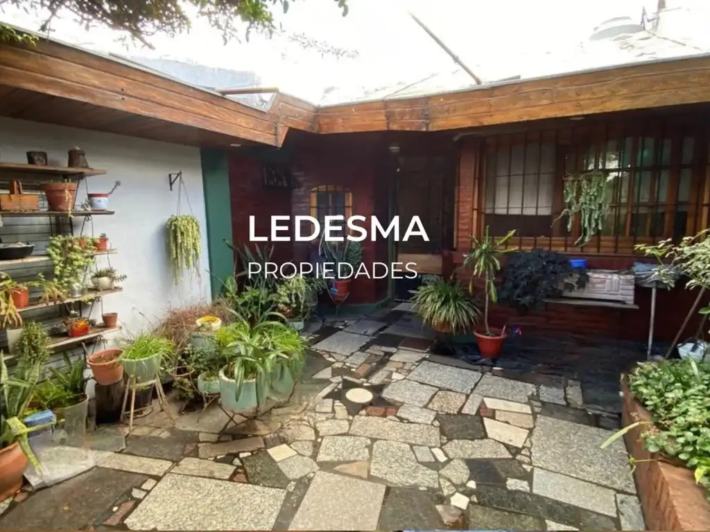 Foto de VENDE CASA 4 AMBIENTES AMPLIO LOTE APTO CREDITO BANCARIO, imagen 1