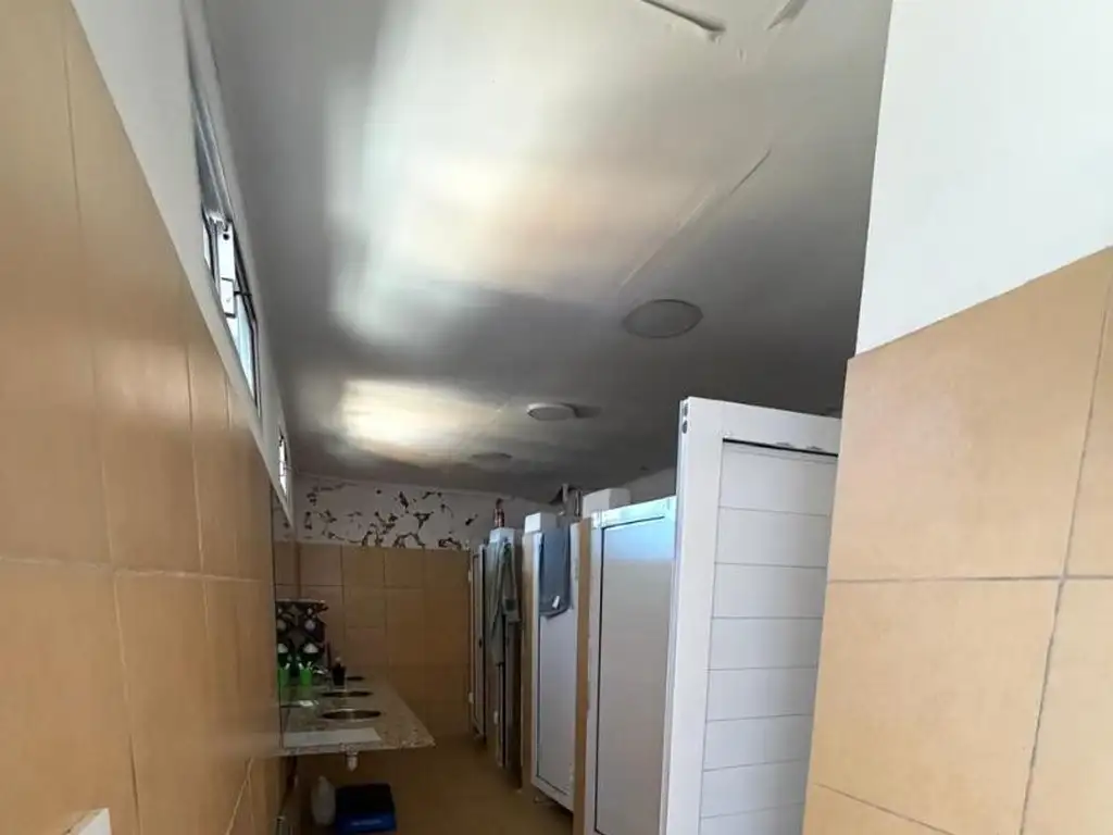Foto de Amplio galpón en zona norte próximo al aeropuerto, imagen 3