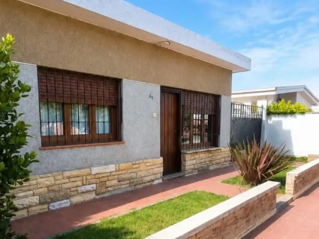 Foto de Alquiler comercial en Buchardo 86 – Ideal consultorio u oficina, imagen 1