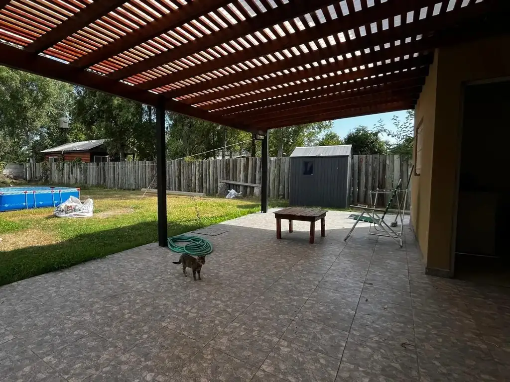 Foto de Casa sobre amplio lote. Barrio Los Pioneros, imagen 2